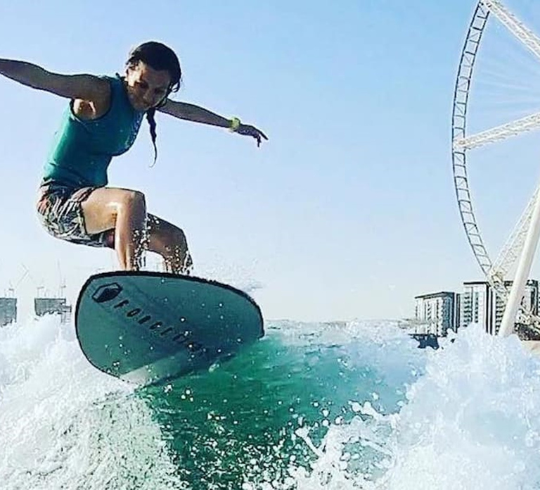 Dubai: Dubai Marina Wakesurfing or Wakeboarding Experience