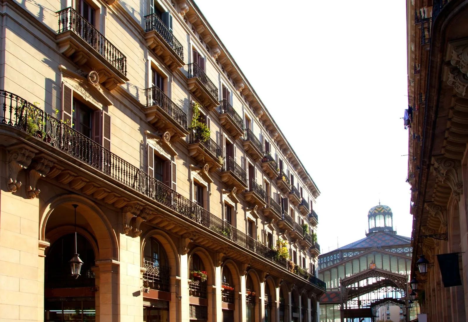 Barcelona Markets, Taverns & Tapas Tour Small Group