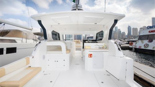 Luxury Yacht Cruise: Explore Dubai Iconic Sights in Style Transport Passes