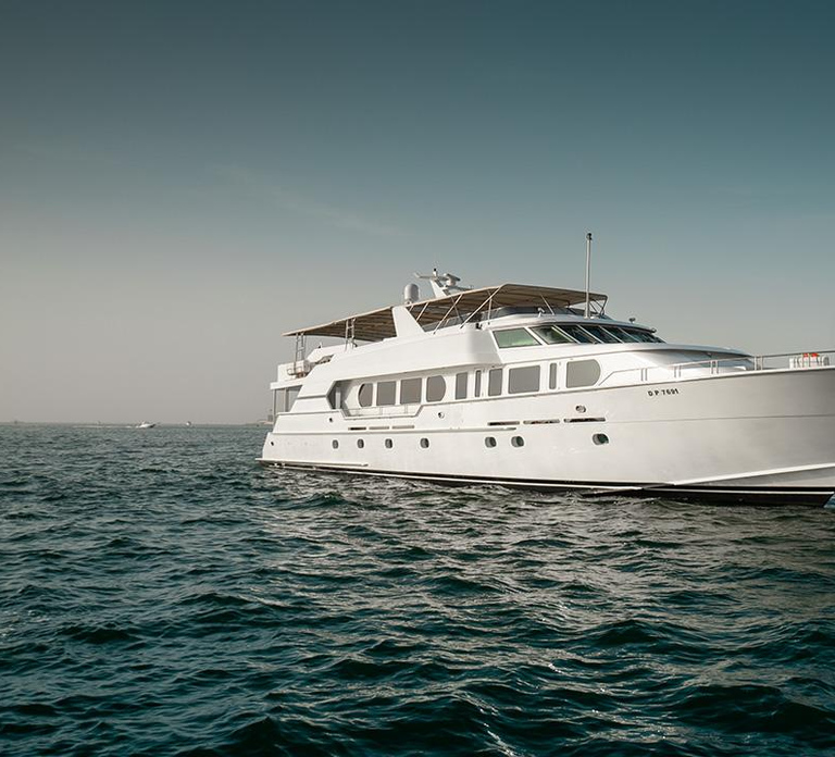 Luxury Yacht Dubai: Private Yacht Tour 118ft