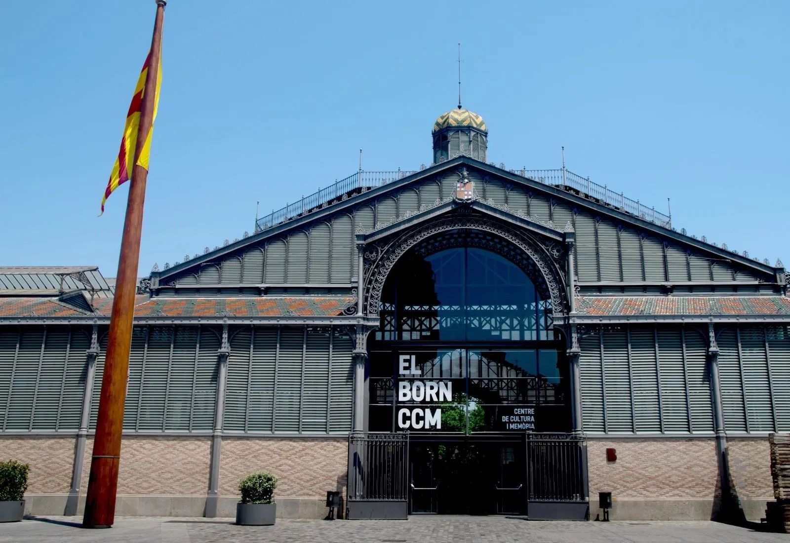 Barcelona Markets, Taverns & Tapas Tour Small Group