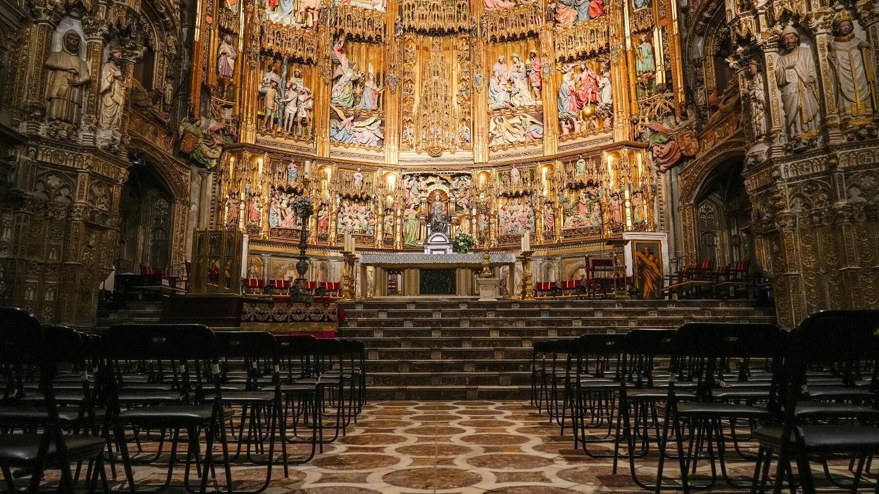 Toledo on your own with entrance to Santo Tomé Church