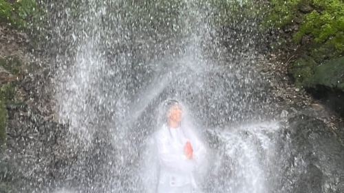 Japan daruma tour - Waterfall ascetic experience