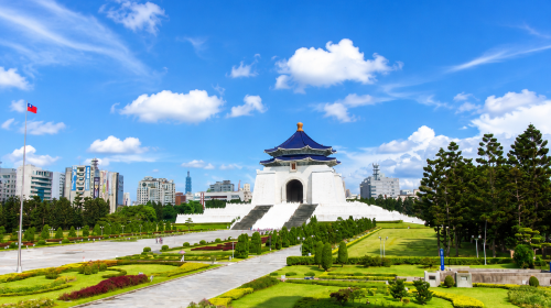 Classic shared day tour to Taipei 101 + Jiufen at night with free bubble tea included