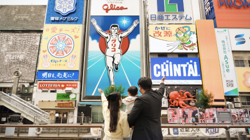 Osaka, Japan Travel Photography[A local professional photographer will accompany you for a 1-hour photo shoot. You'll receive the photos within 7 days, including over 100 digital copies of all shots.]