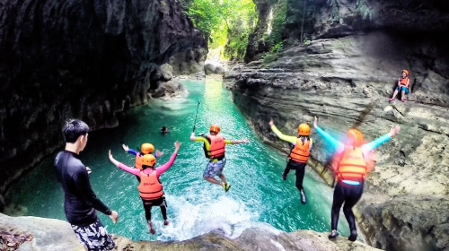 1-day tour to Kawasan Falls canyoneering and Moalboal sardine run in Cebu, Philippines