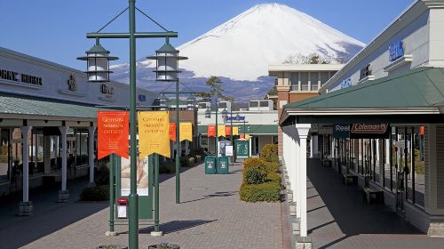 One-Day Tour to Mount Fuji, Japan|Mt. Fuji · Kawaguchiko · Gotemba Premium Outlets · Konohana-no-Yu Hot Spring|Departing from Ginza, Tokyo Transport Passes