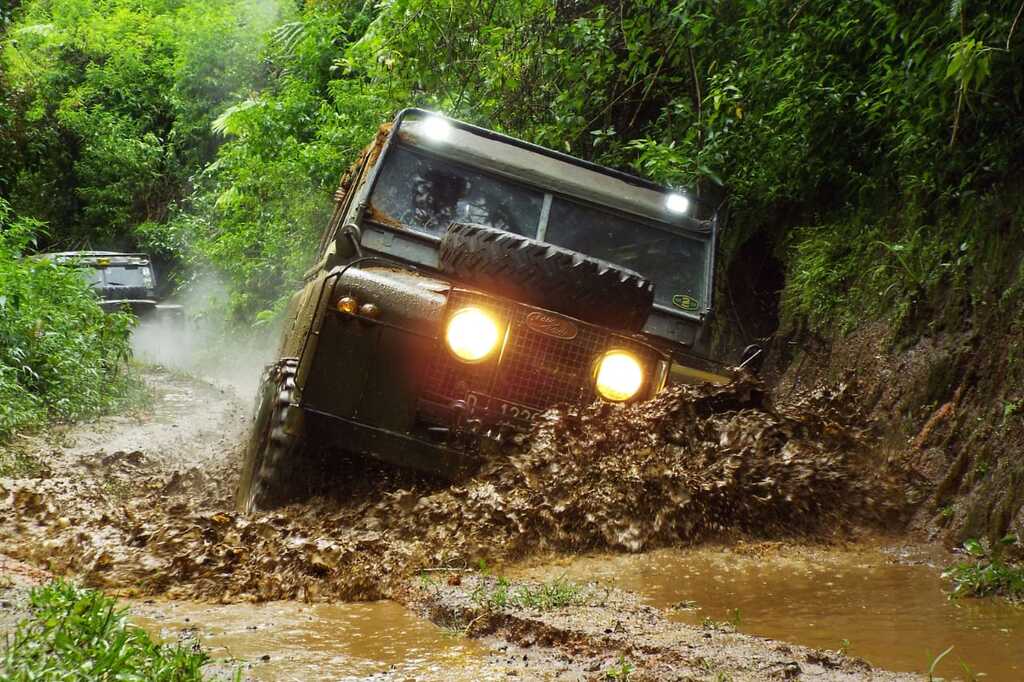 Fun Offroad Ciwidey Bandung – Land Rover Tea Plantation Adventure