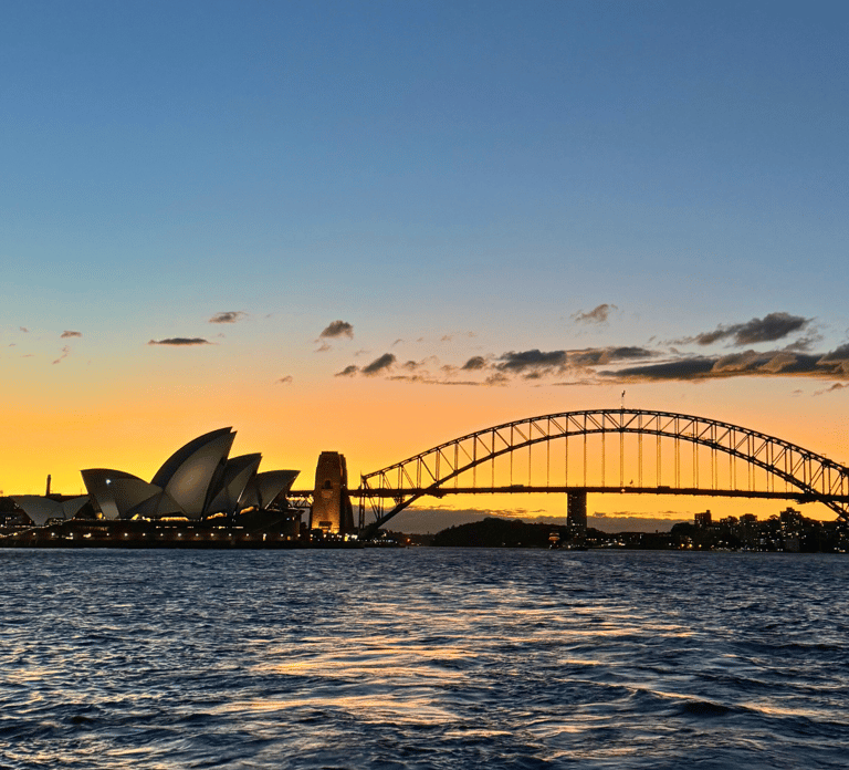 Sydney: Harbour Dinner Cruise with Buffet