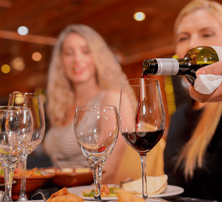Abu Dhabi: New Year's Eve Yas Island Dhow Dinner Cruise