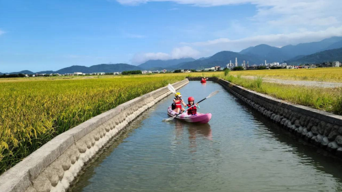 1-hour kayaking at Dongshan River Water Park – Yilan – Golden River Rice Paddies Canoeing Experience