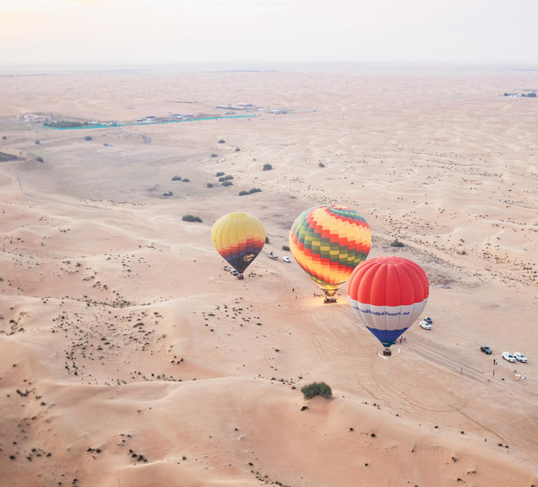 Dubai: Sunrise Hot Air Balloon Tour Over the Desert