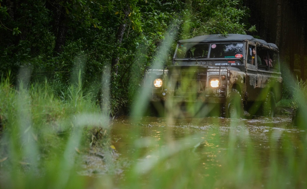 Fun Offroad Ciwidey Bandung – Land Rover Tea Plantation Adventure