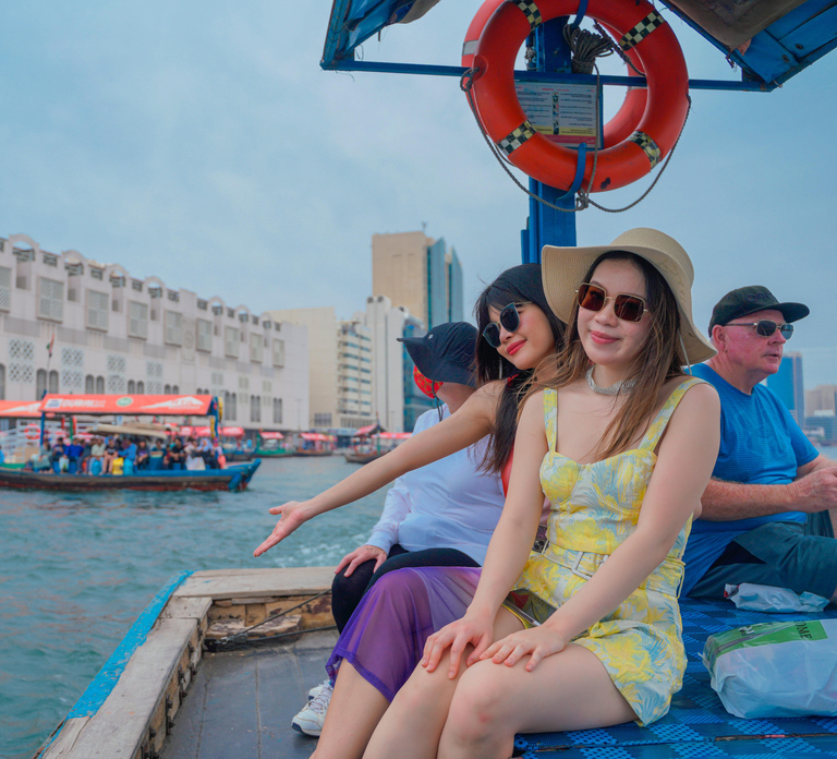 Old Dubai Historic Guided Tour: Creek, Street Food & Souks