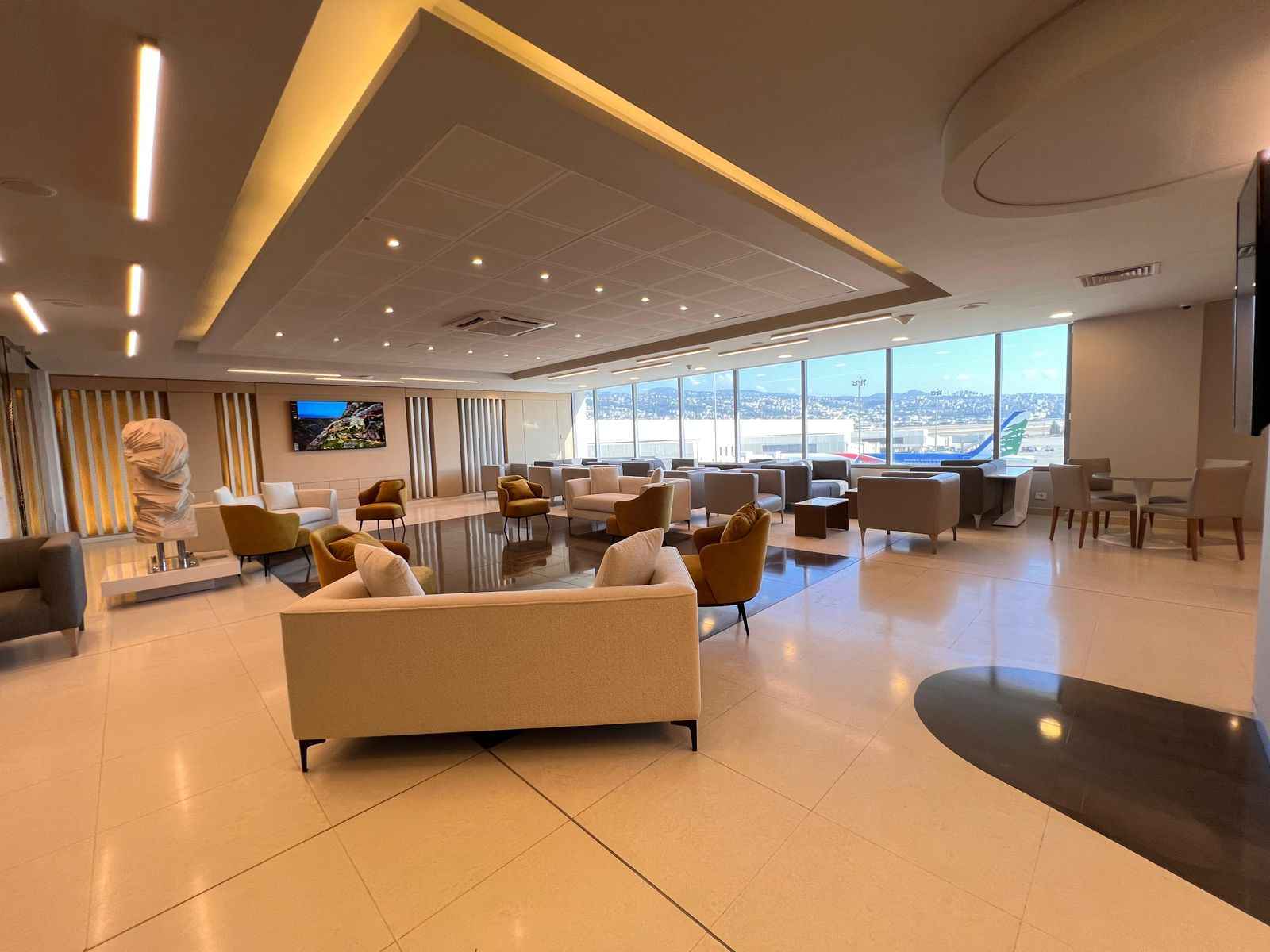 Ahlein Comfy Lounge Rafic Hariri International