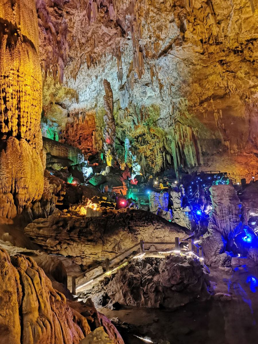 Guizhou Huangguoshu Waterfall Scenic Area Day Ticket (Including Sightseeing Bus) + Escalator