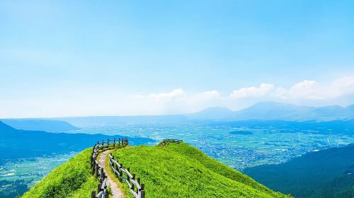 Kyushu: Aso Vocano, Grassland,Onsen and Aso shrine 1-Day Tour Day Tours