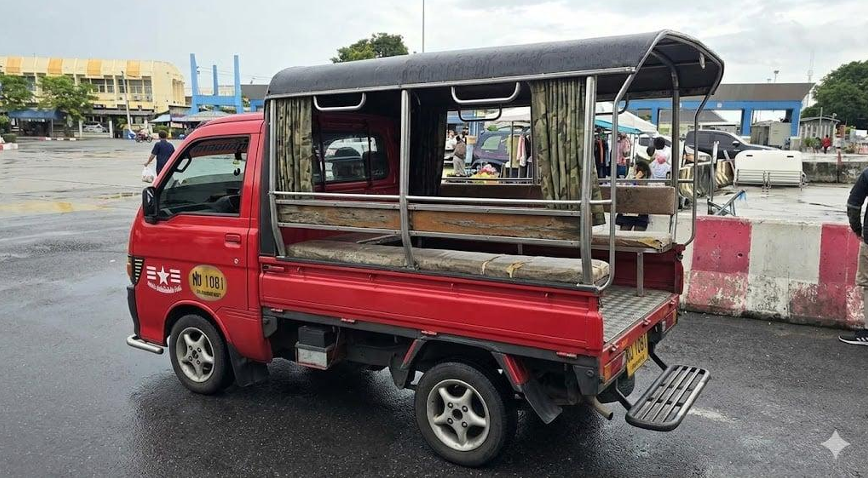 Join Tour Bangkok: Firefly Boat with Large Boat