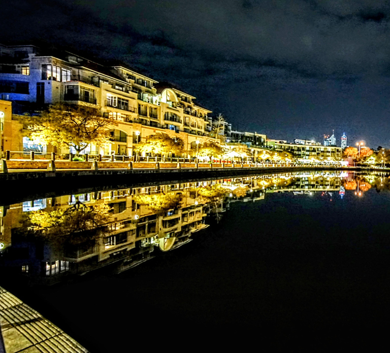 Perth: City Lights Instagram Bus Tour with Dessert