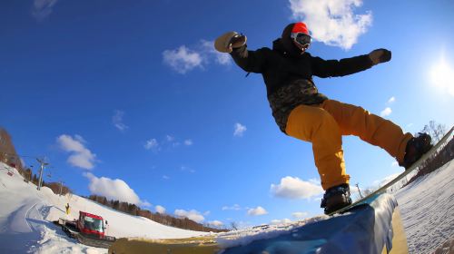 Skiing lessons with professional SAJ Chinese/English instructors at Mount Racey Ski Area in Yubari, Japan - beginner-friendly 4.5-hour course