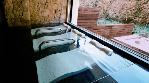Fulaoduo Wulai Resort in New Taipei City – Scenic Hot Spring Room & Japanese-Style Public Bath